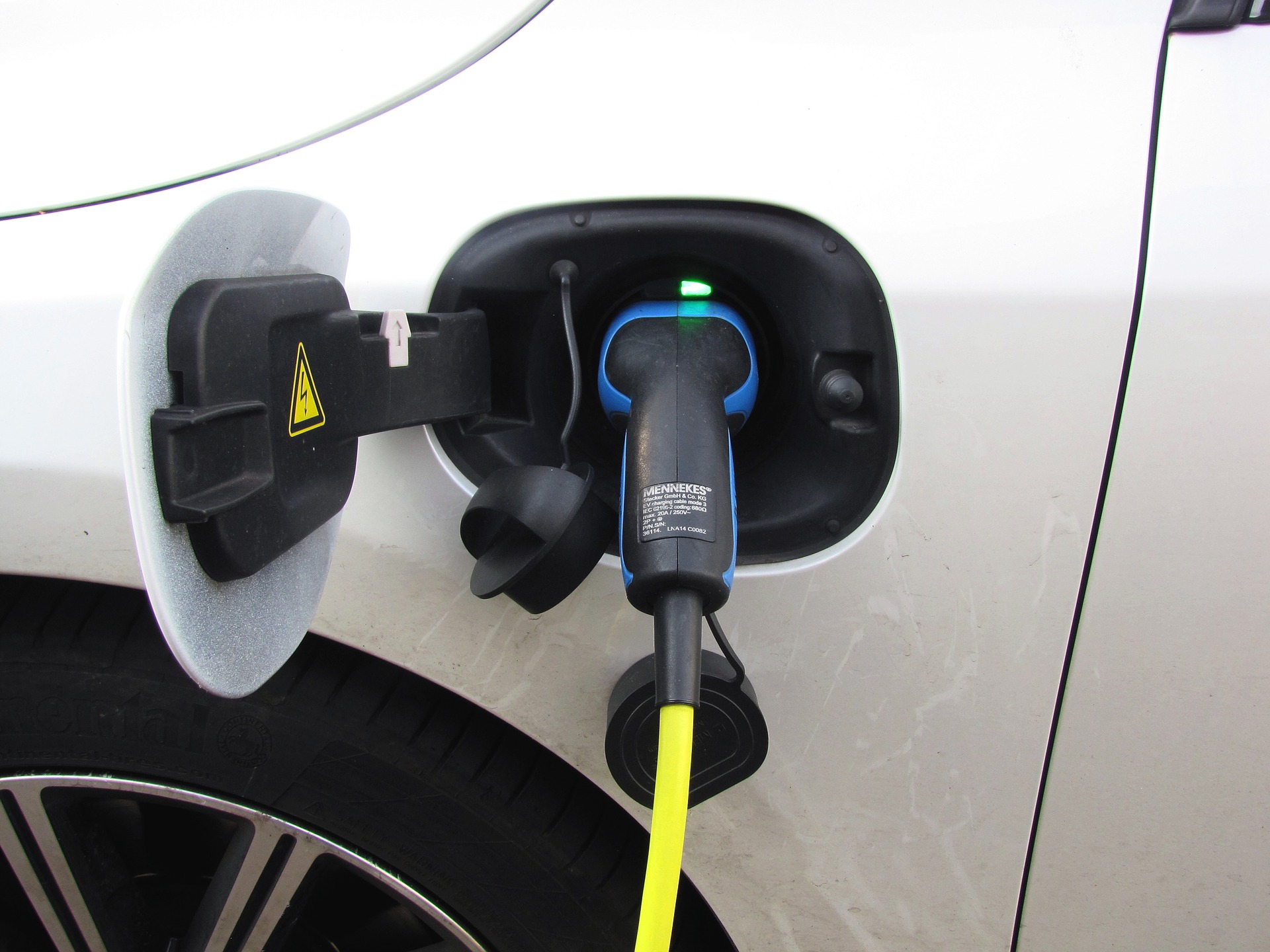 voiture électrique / hybride Crédit photo @pixabay